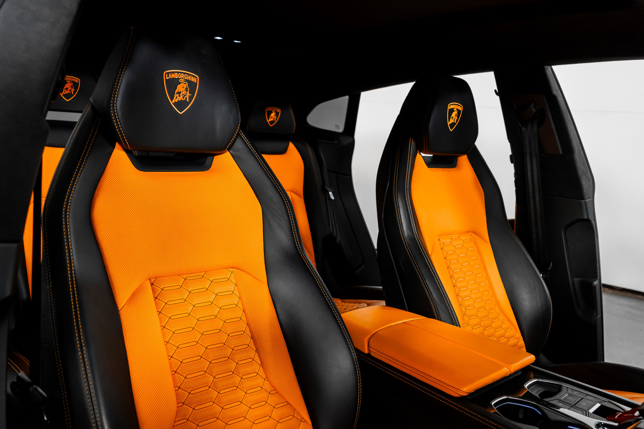 Used 2022 Lamborghini Urus image 38