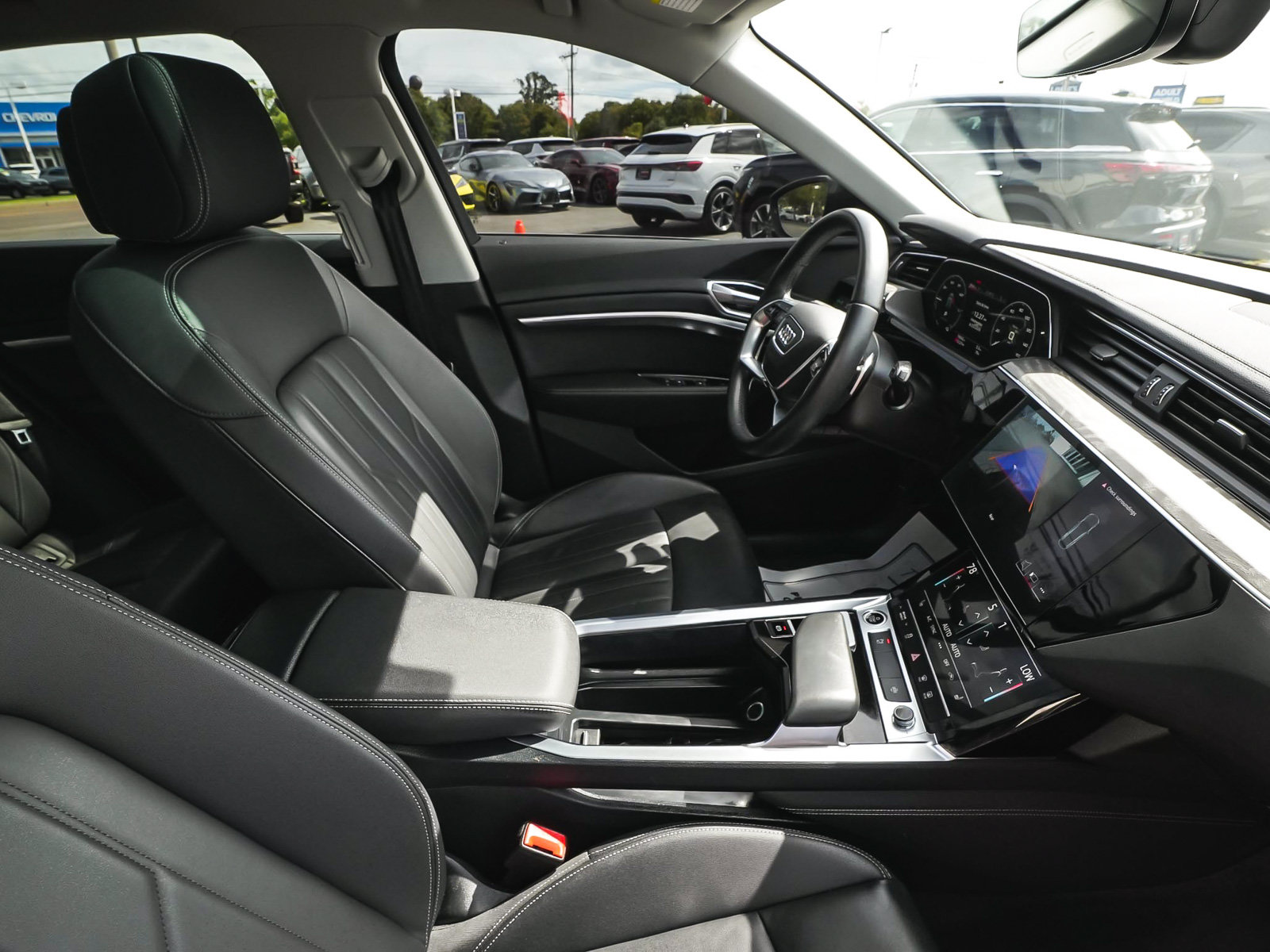 Used 2024 Audi Q8 e-tron Premium AWD/4WD image 38
