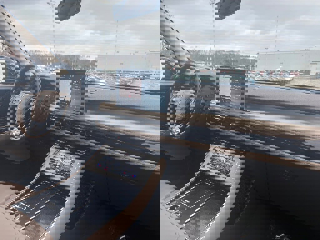 Used 2023 Lincoln Aviator AWD w/ Premium Package image 17