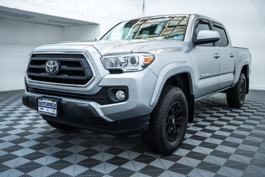 Certified 2022 Toyota Tacoma SR5 AWD/4WD image 3