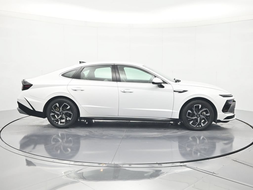Used 2025 Hyundai Sonata SEL FWD image 4