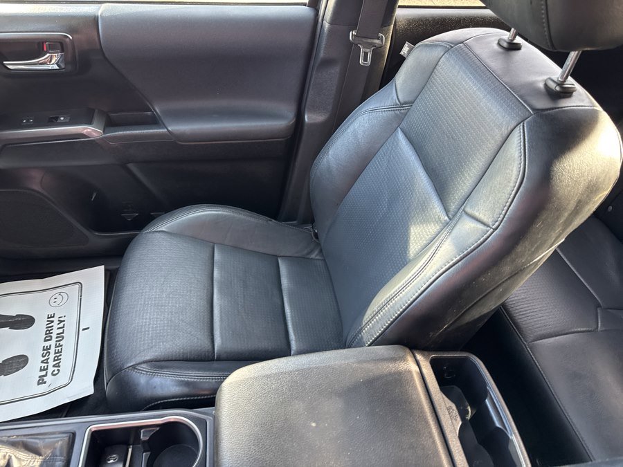 Used 2022 Toyota Tacoma TRD Off-Road image 23