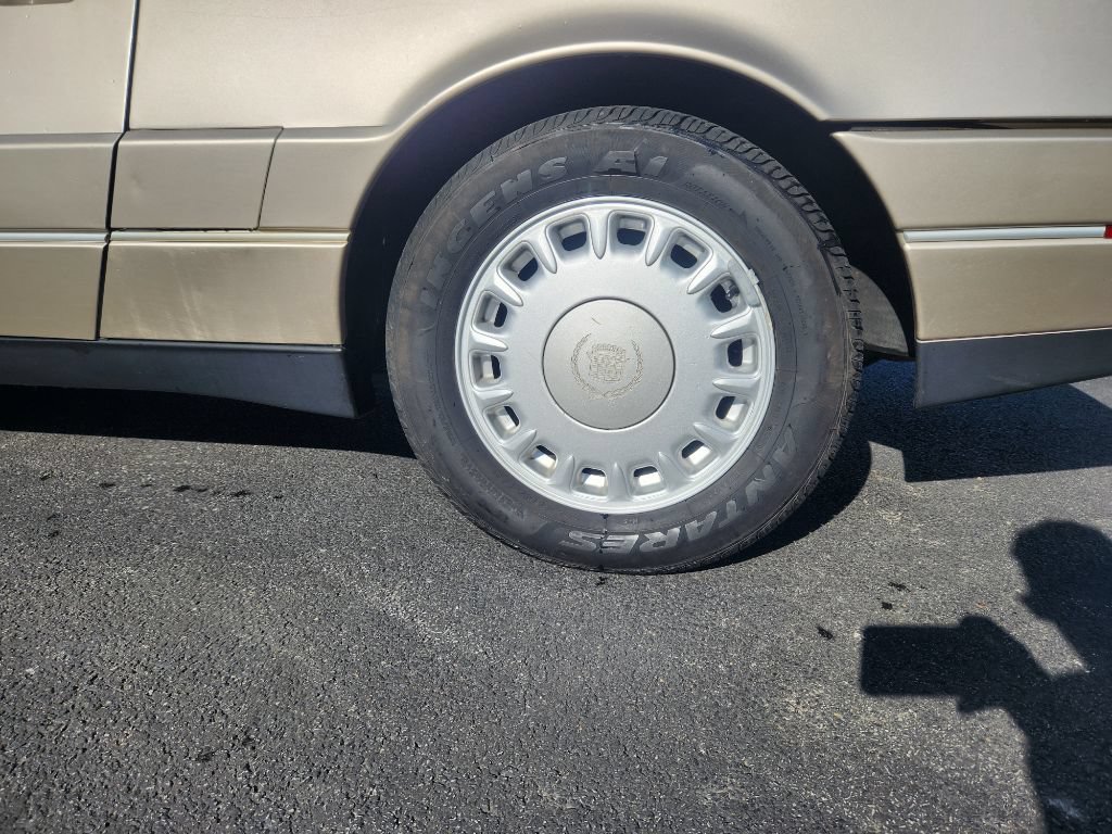 Used 1993 Cadillac Allante FWD image 33