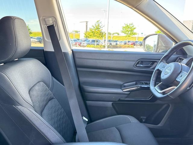 Used 2024 Nissan Pathfinder SV FWD image 15