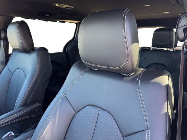 New 2026 Chrysler Pacifica Select image 12
