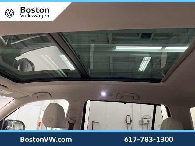 Certified 2022 Volkswagen Atlas SEL R-Line image 27