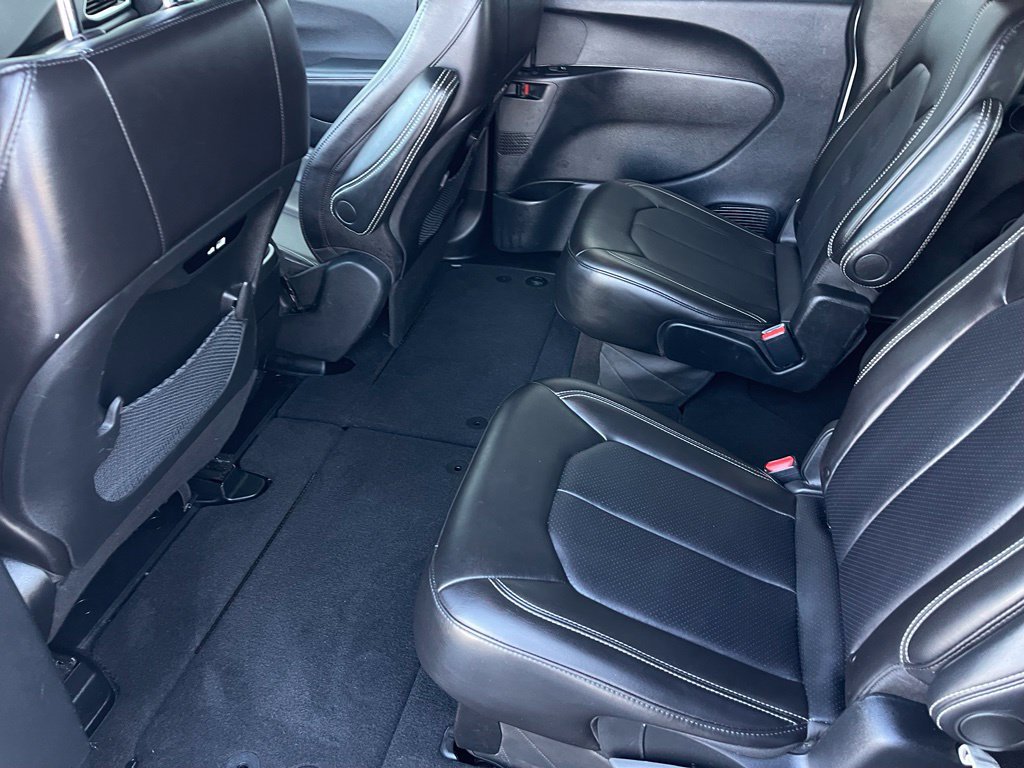 Used 2025 Chrysler Pacifica Select FWD image 10