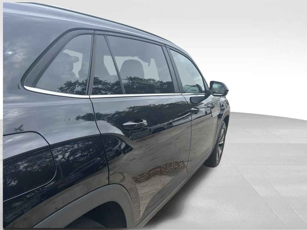 Certified 2024 Volkswagen Atlas Cross Sport SE image 35