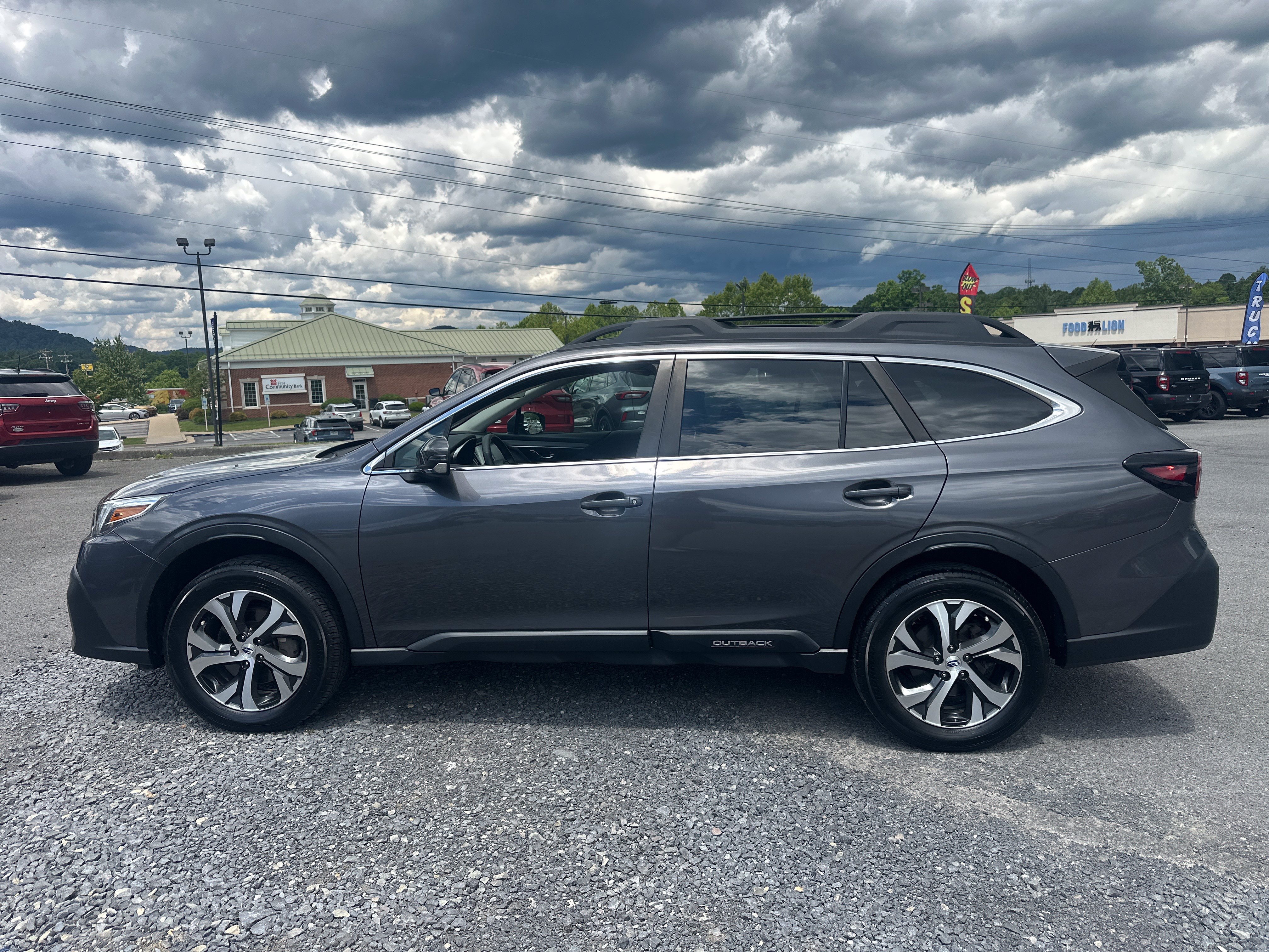 Used 2022 Subaru Outback Limited AWD/4WD image 3