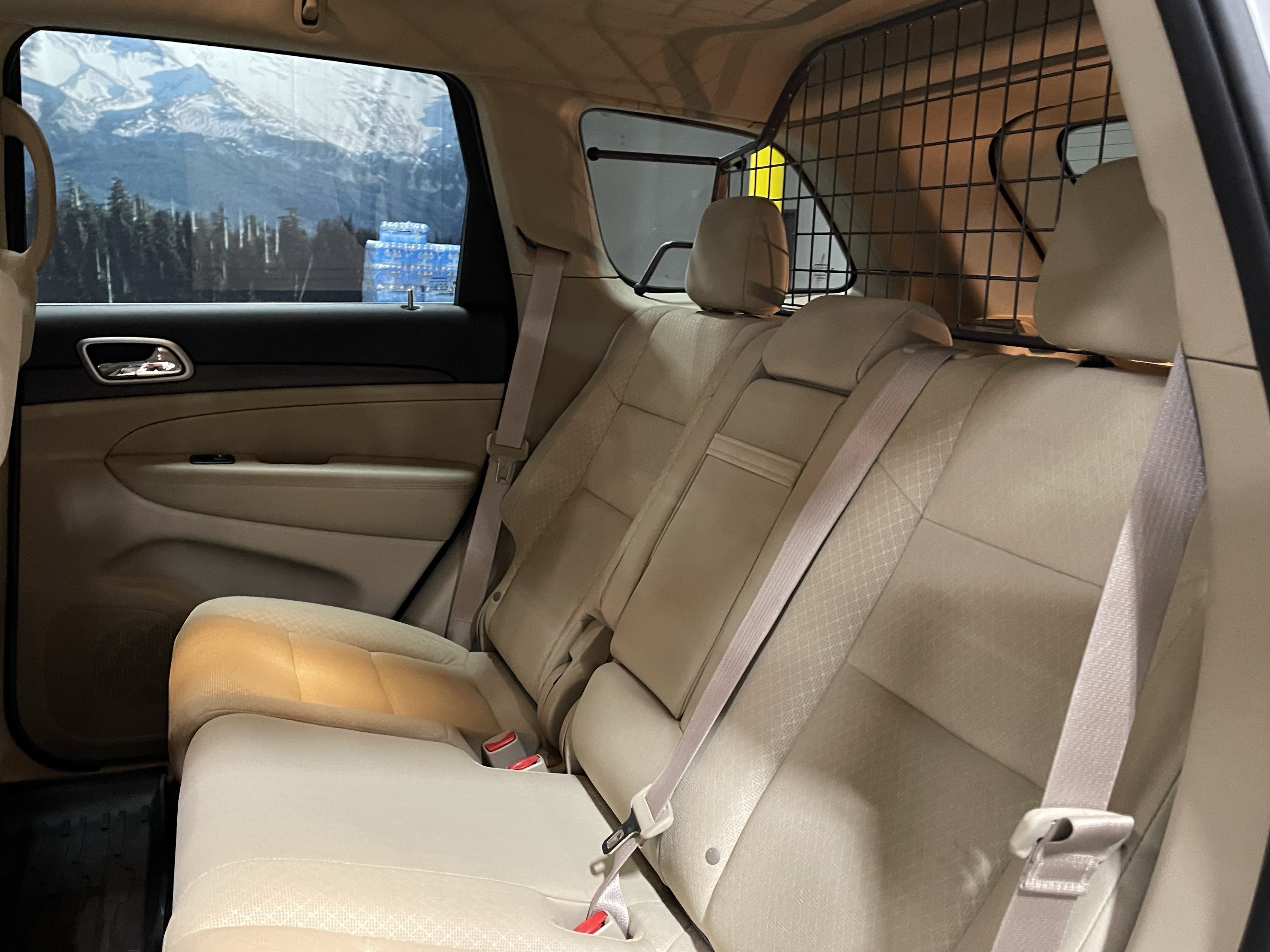 Used 2018 Jeep Grand Cherokee Laredo AWD/4WD image 15