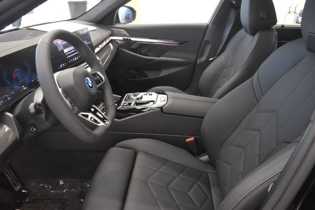 New 2027 BMW 550e xDrive w/ Executive Package AWD/4WD image 22