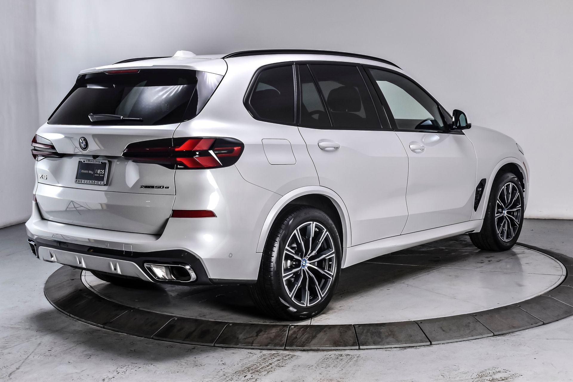 Used 2024 BMW X5 xDrive50e w/ M Sport Package AWD/4WD image 6