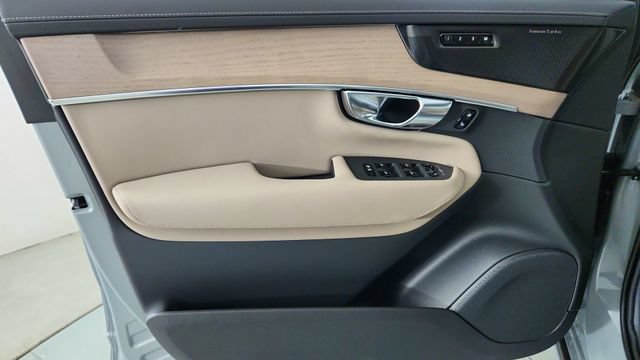 New 2026 Volvo XC90 T8 Plus w/ Protection Package Premier AWD/4WD image 9
