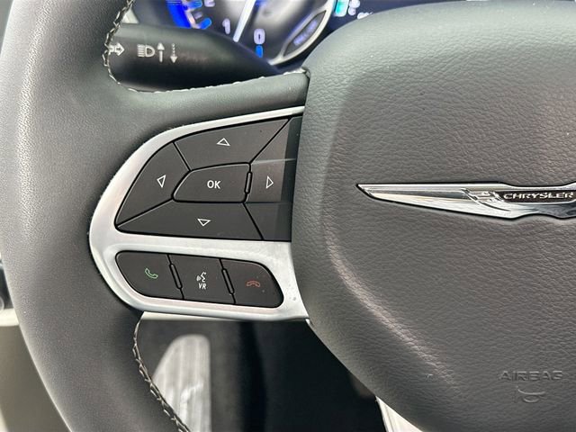 Used 2024 Chrysler Pacifica Touring-L image 21