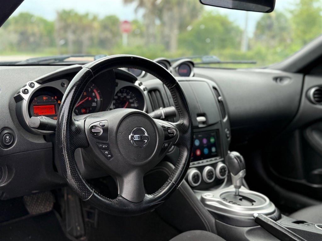 Used 2017 Nissan 370Z Sport image 16