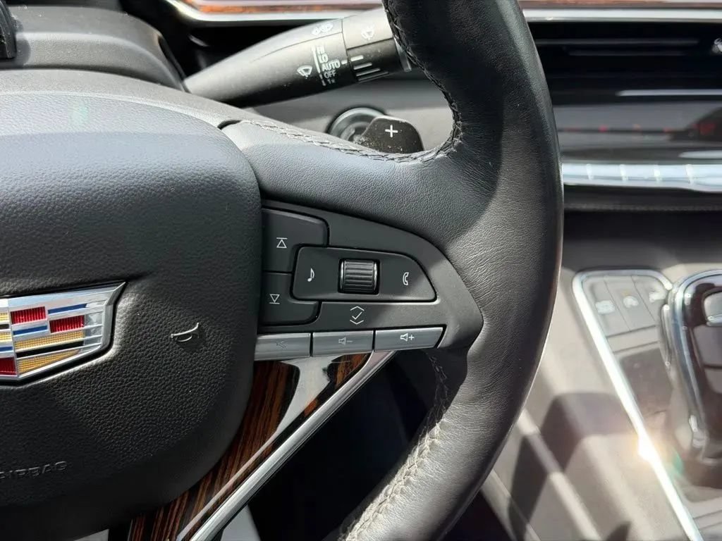 Used 2023 Cadillac Escalade Premium Luxury AWD/4WD image 17