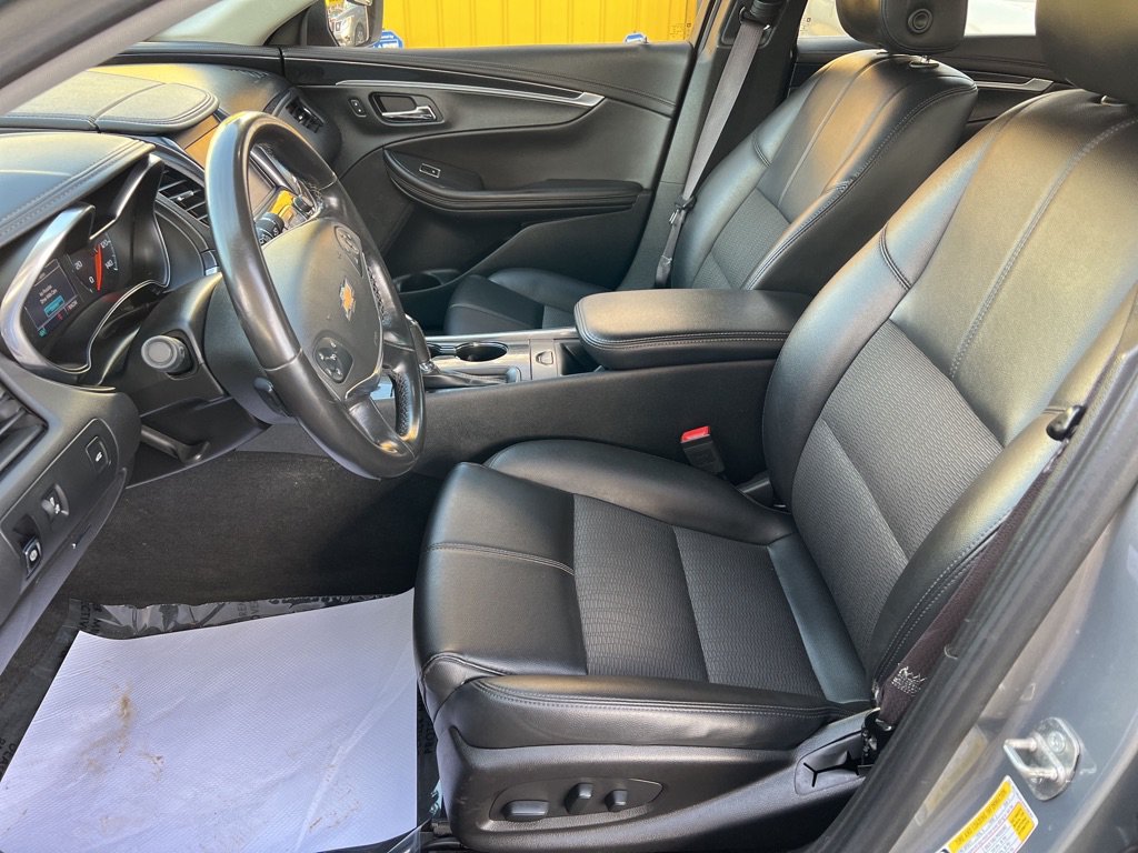 Used 2017 Chevrolet Impala LT FWD image 1