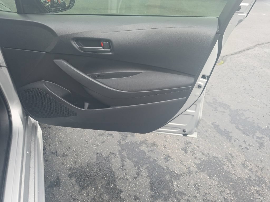Used 2025 Toyota Corolla LE FWD image 29