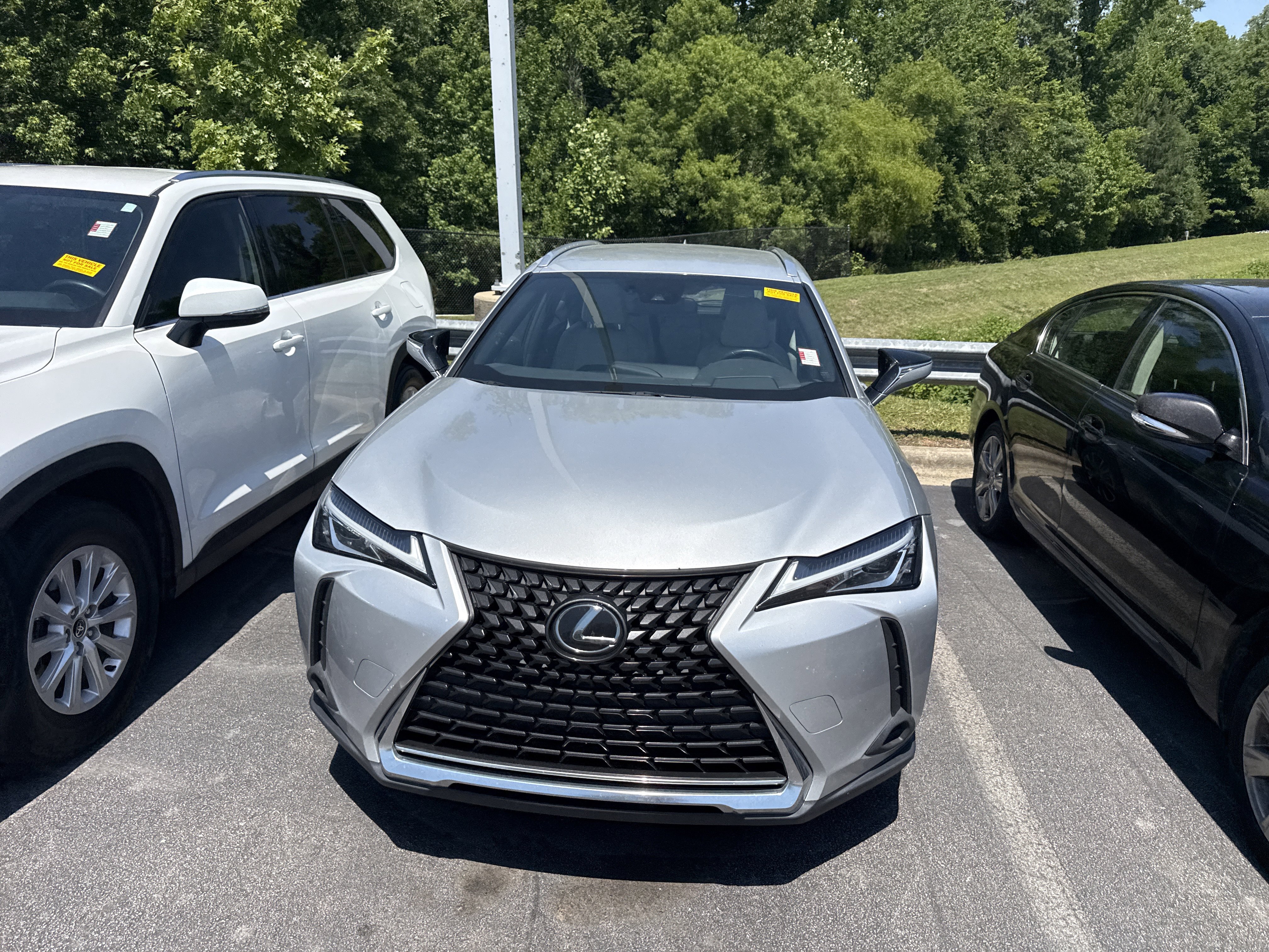 Used 2019 Lexus UX 200 FWD image 2