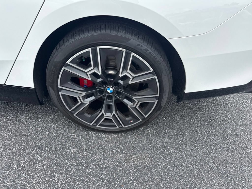 Used 2025 BMW i5 xDrive40 w/ M Sport Package AWD/4WD image 6