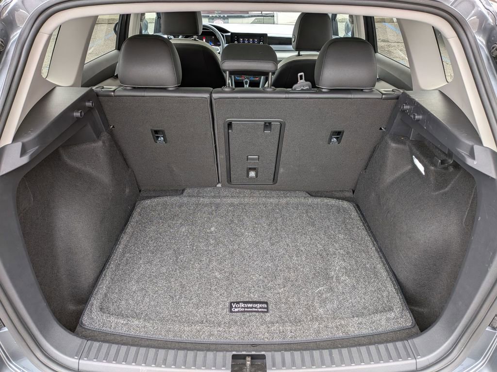 Used 2025 Volkswagen Taos SE w/ Panoramic Sunroof Package image 30