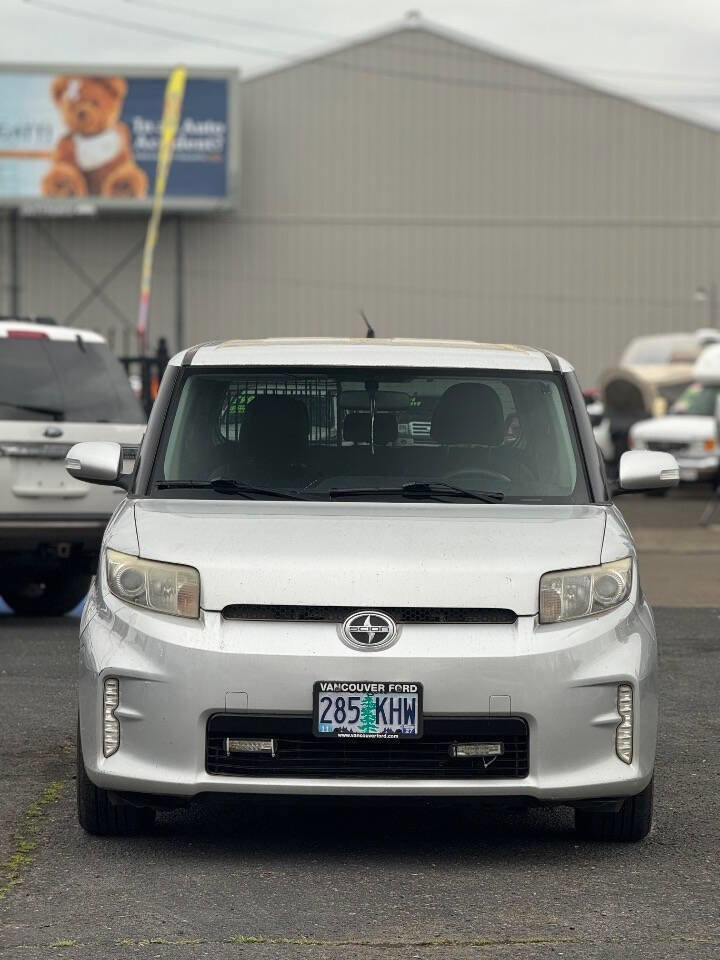 Used 2014 Scion xB FWD image 2