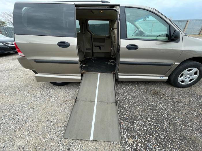 Used 2006 Ford Freestar SE FWD image 28