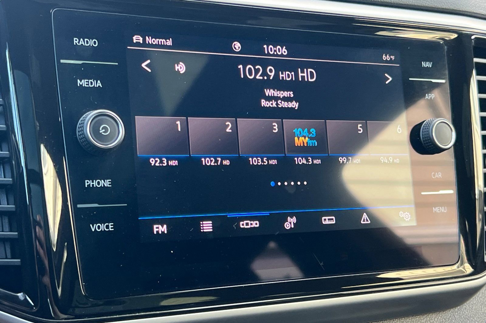 Used 2023 Volkswagen Atlas Cross Sport SEL image 18