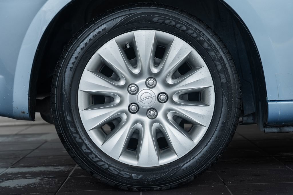 Used 2014 Chrysler 200 LX image 12