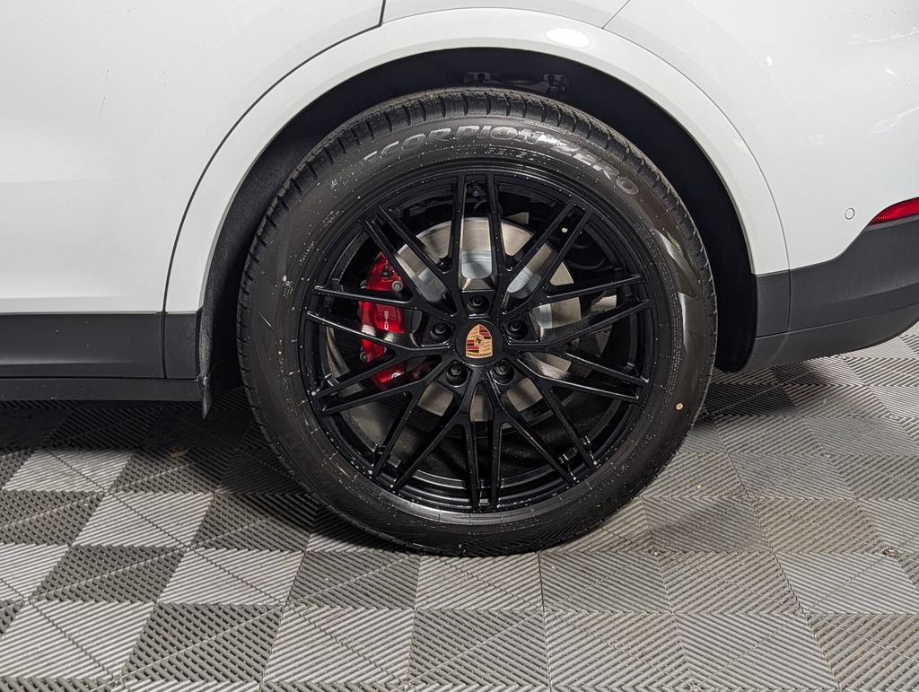 New 2026 Porsche Cayenne S AWD/4WD image 12