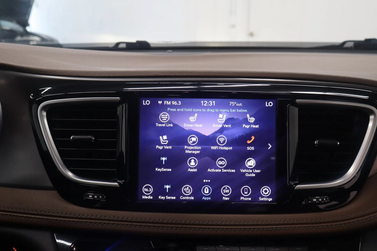 Used 2019 Chrysler Pacifica Limited w/ Tire & Wheel Group FWD image 31