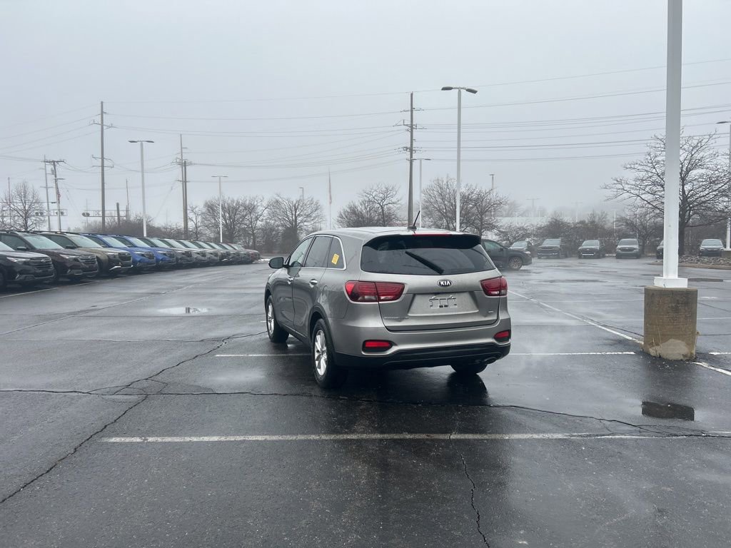 Used 2019 Kia Sorento LX image 3