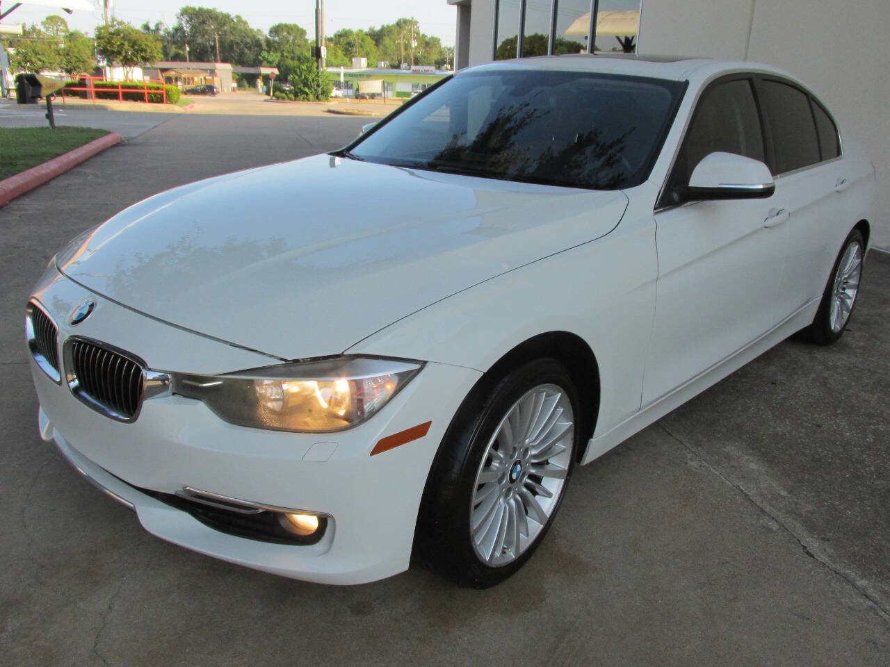 Used 2014 BMW 328i xDrive Sedan image 3