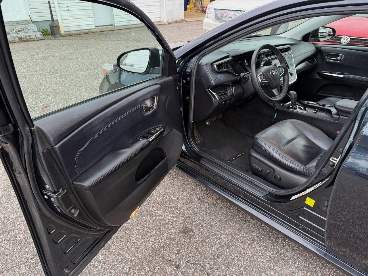 Used 2016 Toyota Avalon XLE image 9