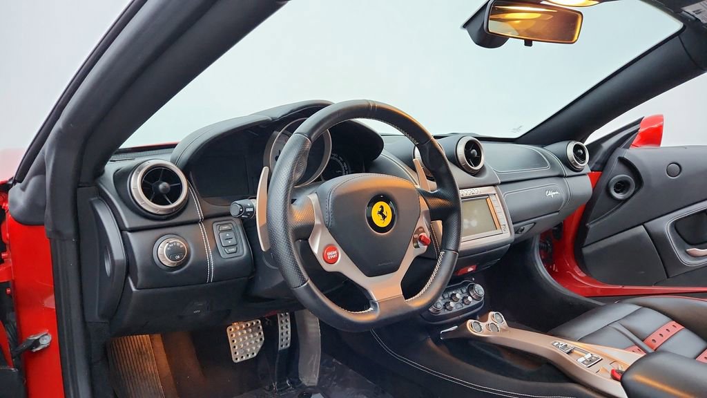 Used 2014 Ferrari California image 17