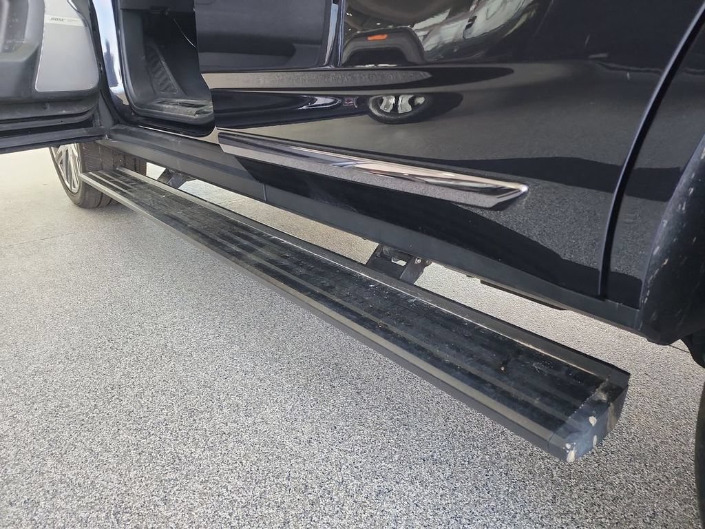 Certified 2025 GMC Yukon Denali Ultimate AWD/4WD image 35