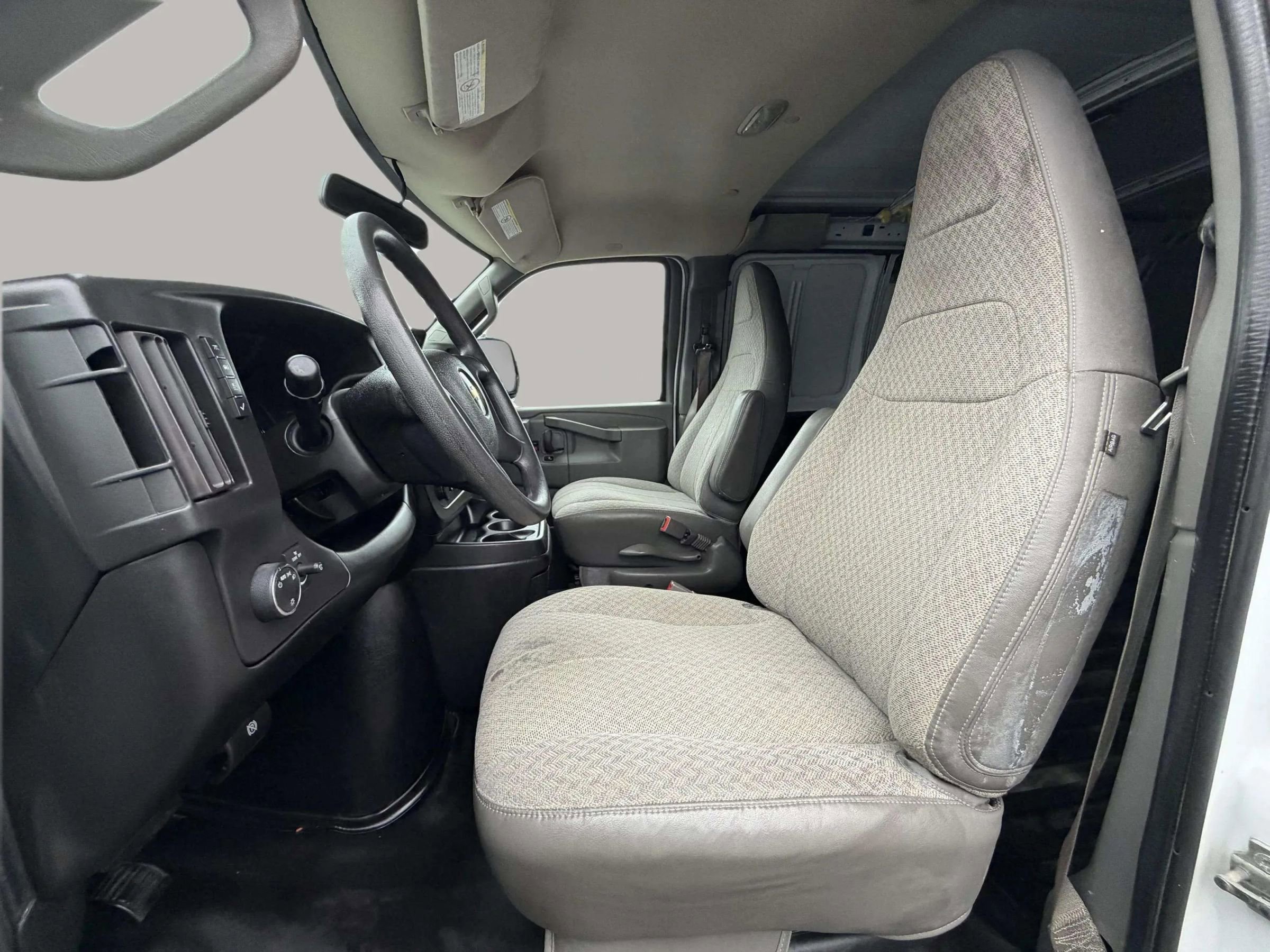 Used 2018 Chevrolet Express 3500 w/ Driver Convenience Package image 9