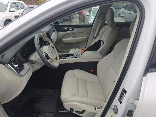Used 2024 Volvo XC60 B5 Plus w/ Protection Package Premier AWD/4WD image 6