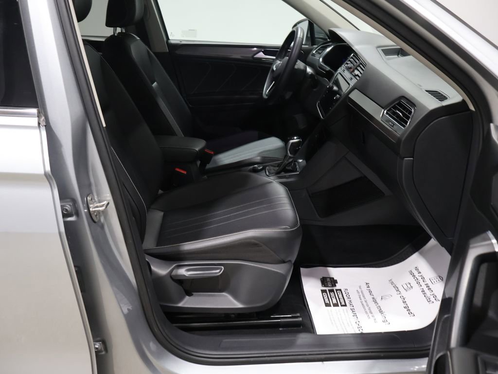 Used 2022 Volkswagen Tiguan SE image 23