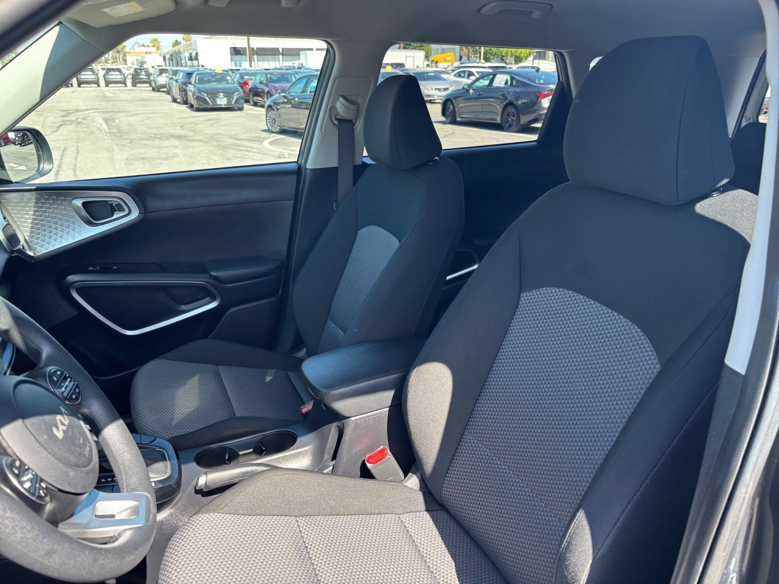 Used 2025 Kia Soul LX w/ LX Technology Package FWD image 36