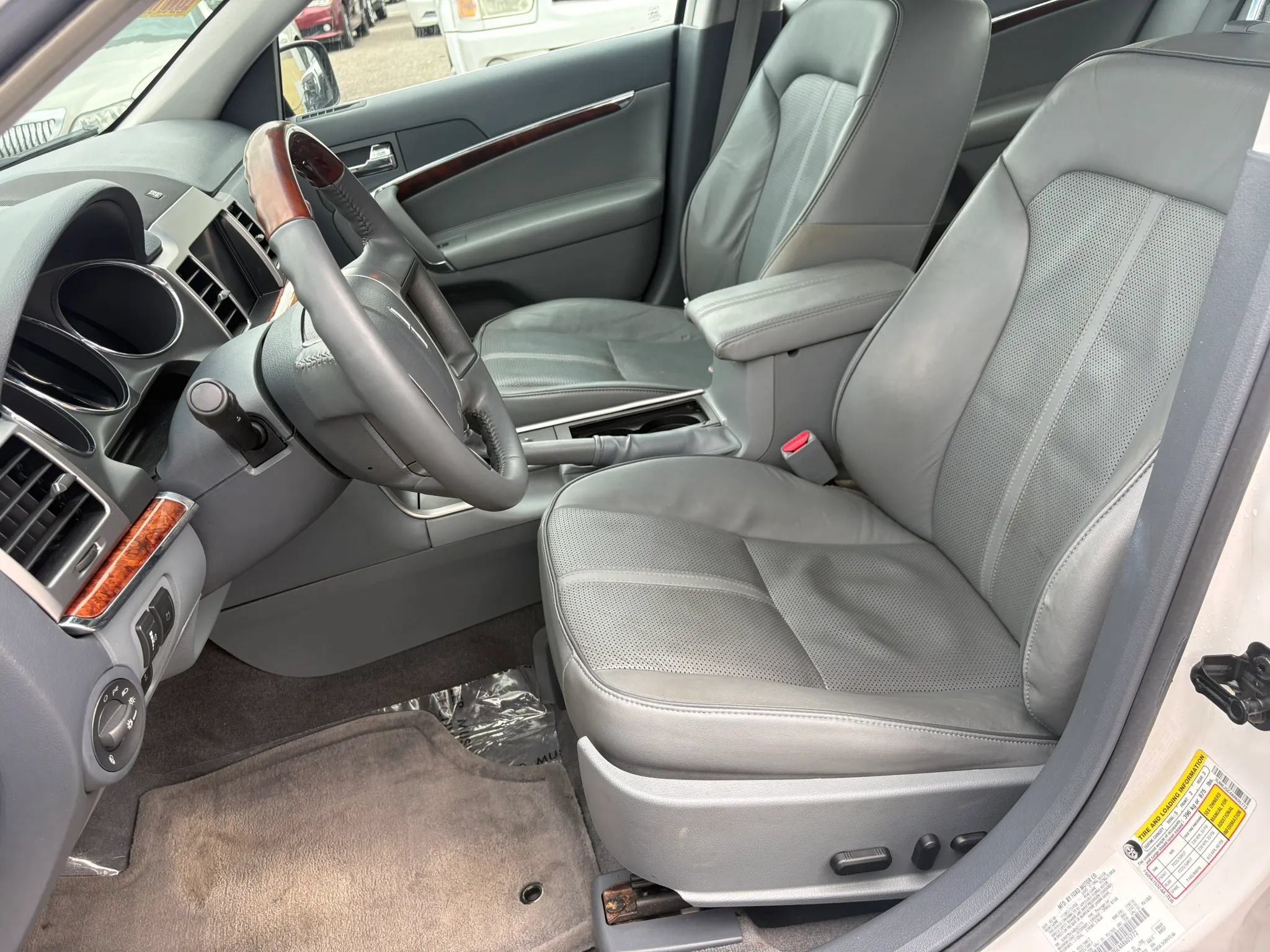 Used 2010 Lincoln MKZ FWD image 9