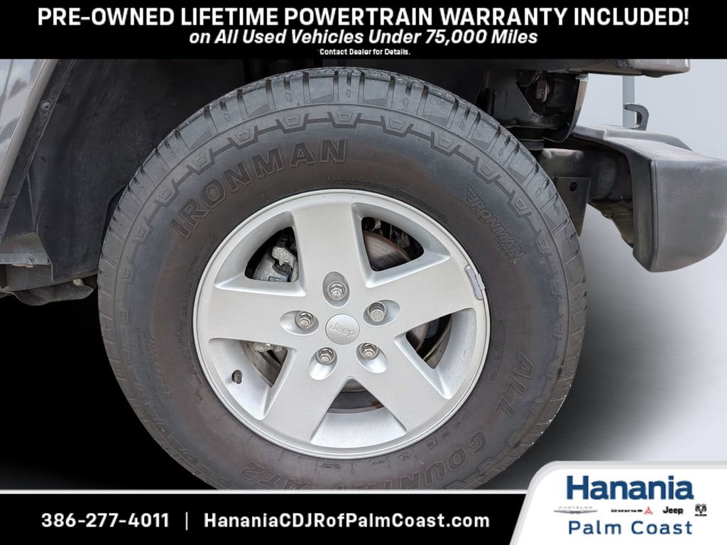 Used 2017 Jeep Wrangler Unlimited Sahara w/ Connectivity Group AWD/4WD image 10