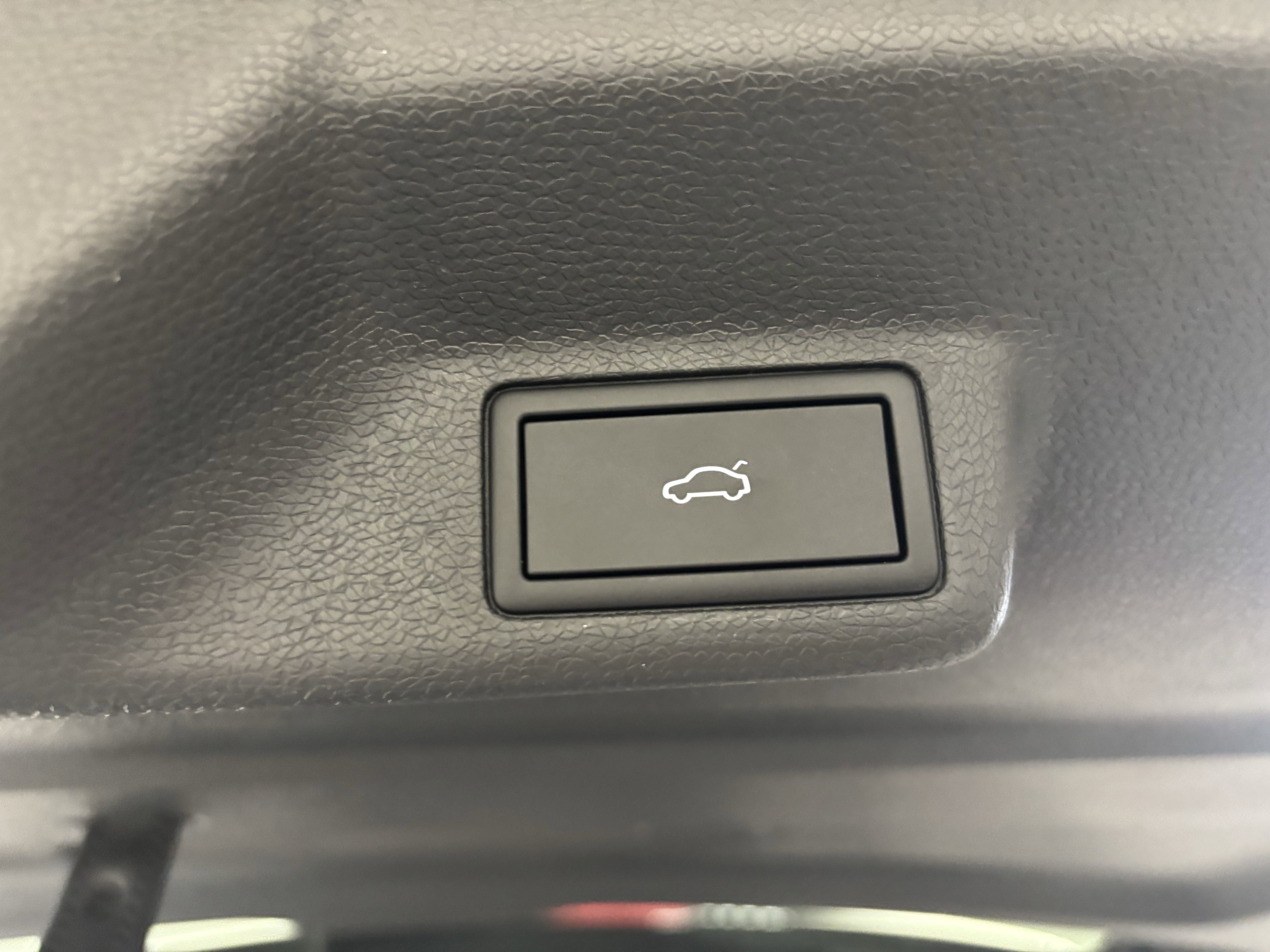 New 2025 Volkswagen ID. Buzz 1st Edition image 18