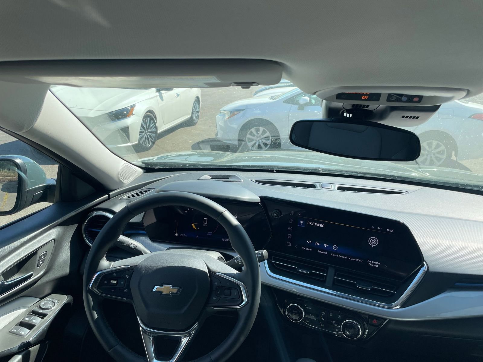 Used 2025 Chevrolet Trax LT w/ LT Convenience Package image 33