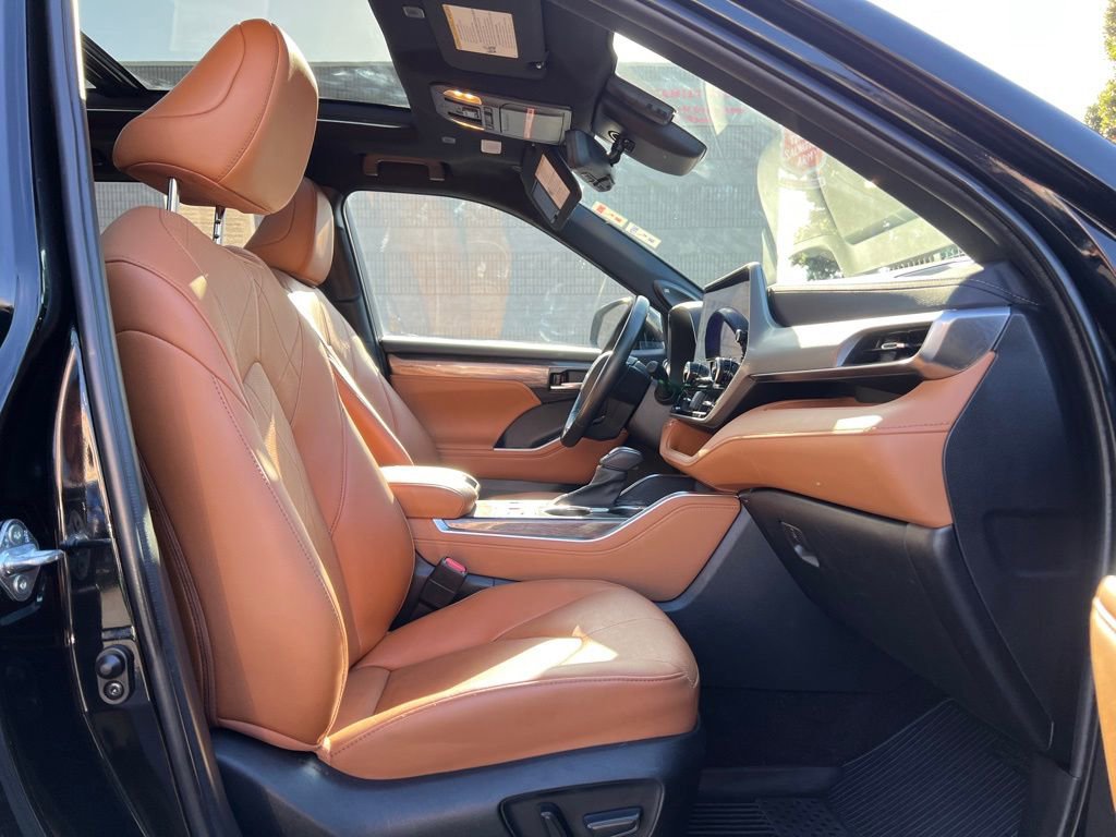 Used 2023 Toyota Highlander Platinum AWD/4WD image 24