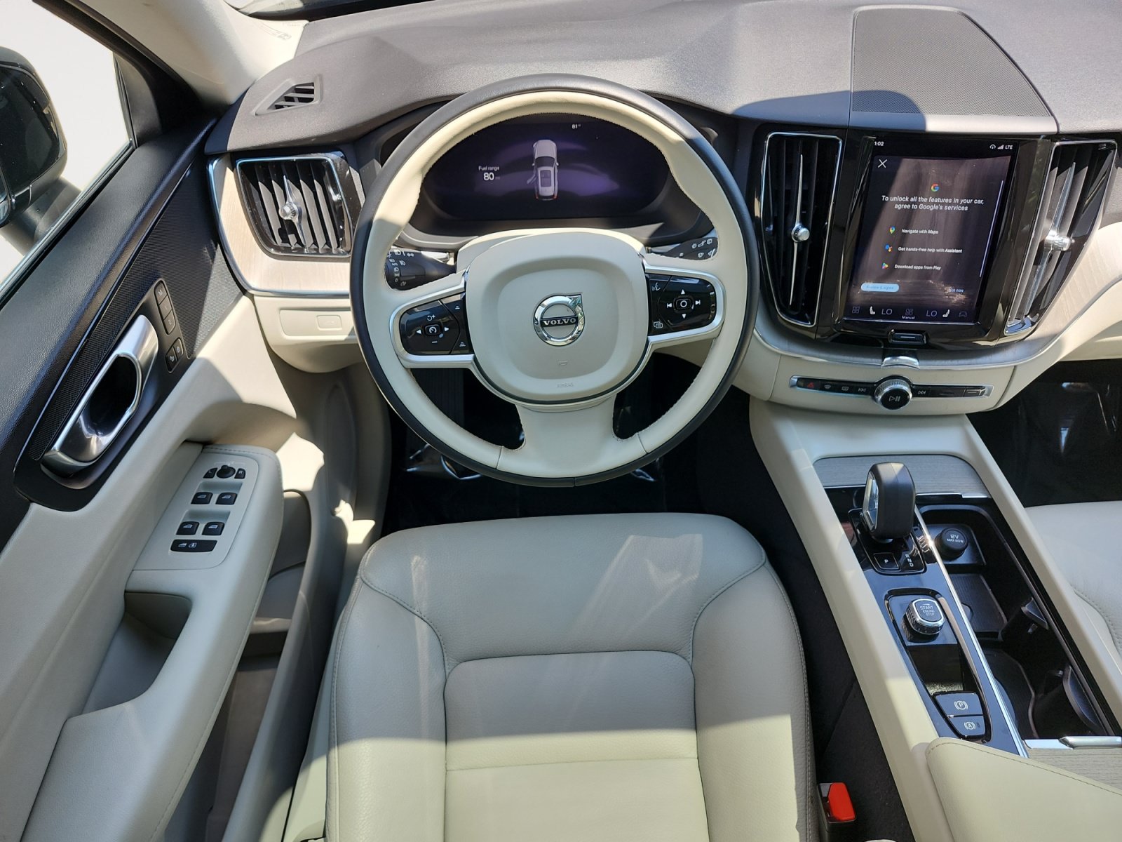 Used 2023 Volvo XC60 B5 Plus FWD image 10