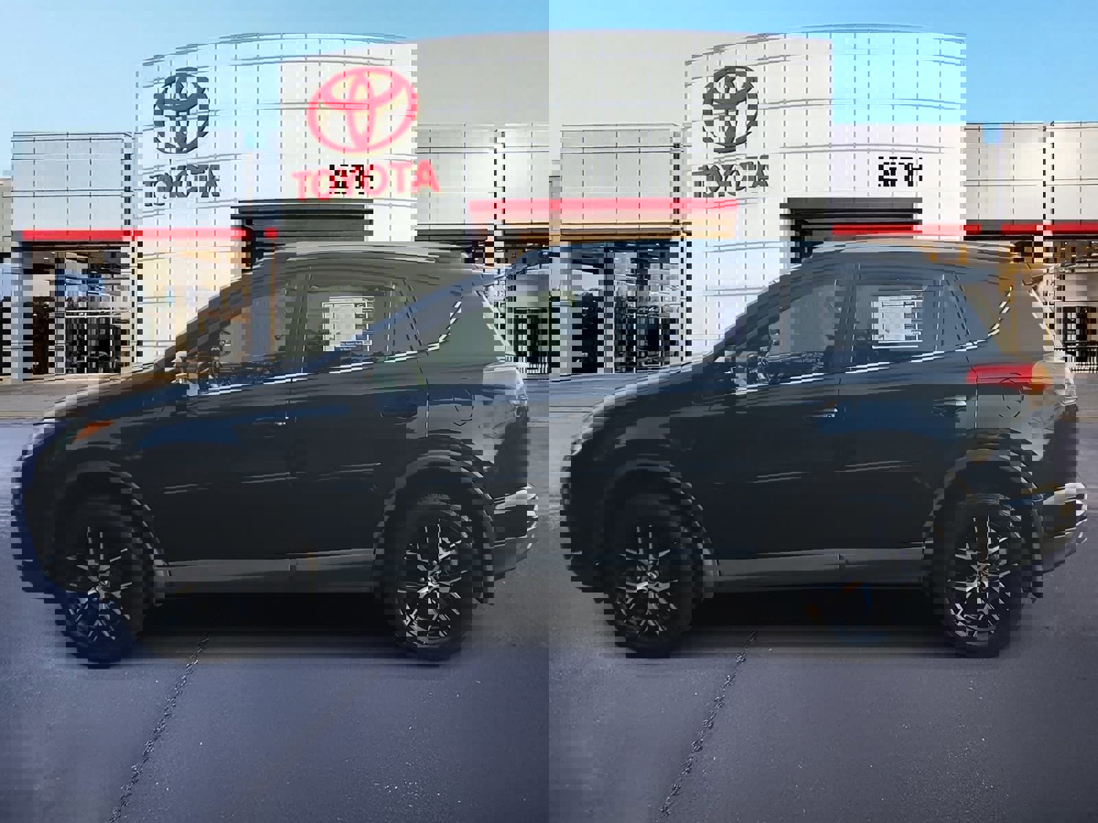 Used 2017 Toyota RAV4 SE w/ Power Special Value Package image 8