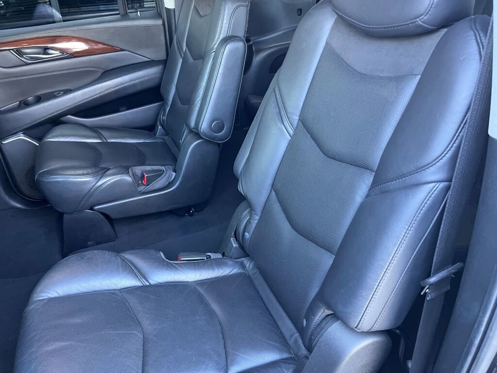 Used 2019 Cadillac Escalade ESV Premium Luxury image 24