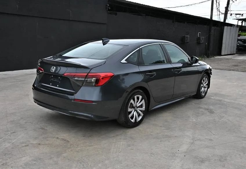 Used 2022 Honda Civic LX image 4