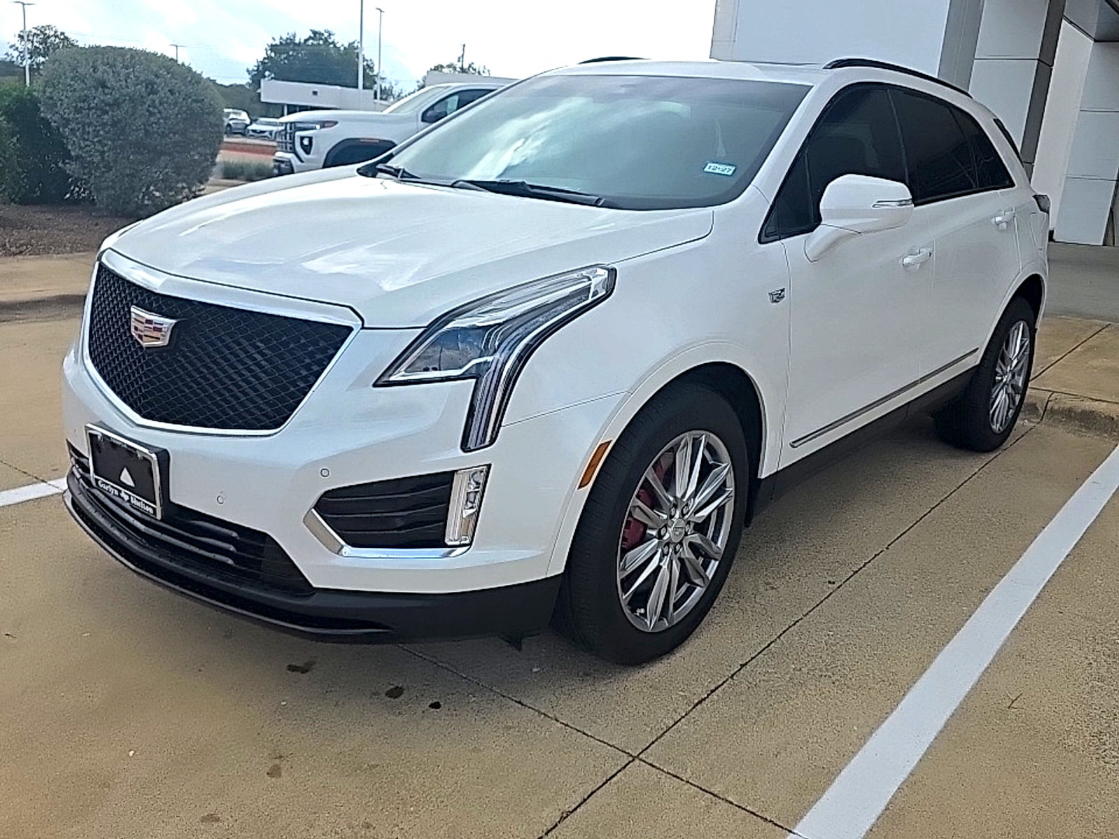 Used 2025 Cadillac XT5 Sportv w/ LPO, Floor Liner Package AWD/4WD image 2